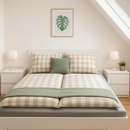 Dat-fischerhuus-das-fischerstuebchen-zwischen-ostsee-und-bodden-20sek-zum-hafen * Pruchten