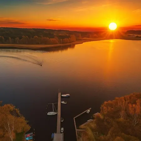 Dat-fischerhuus-das-fischerstuebchen-zwischen-ostsee-und-bodden-20sek-zum-hafen