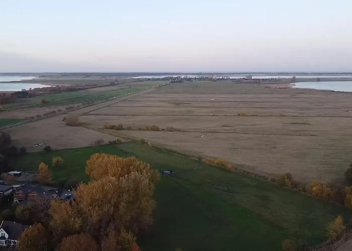 Dat-fischerhuus-das-fischerstuebchen-zwischen-ostsee-und-bodden-20sek-zum-hafen 公寓 *