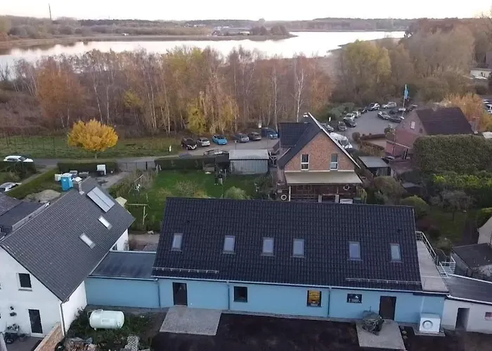 Dat-fischerhuus-das-fischerstuebchen-zwischen-ostsee-und-bodden-20sek-zum-hafen Pruchten